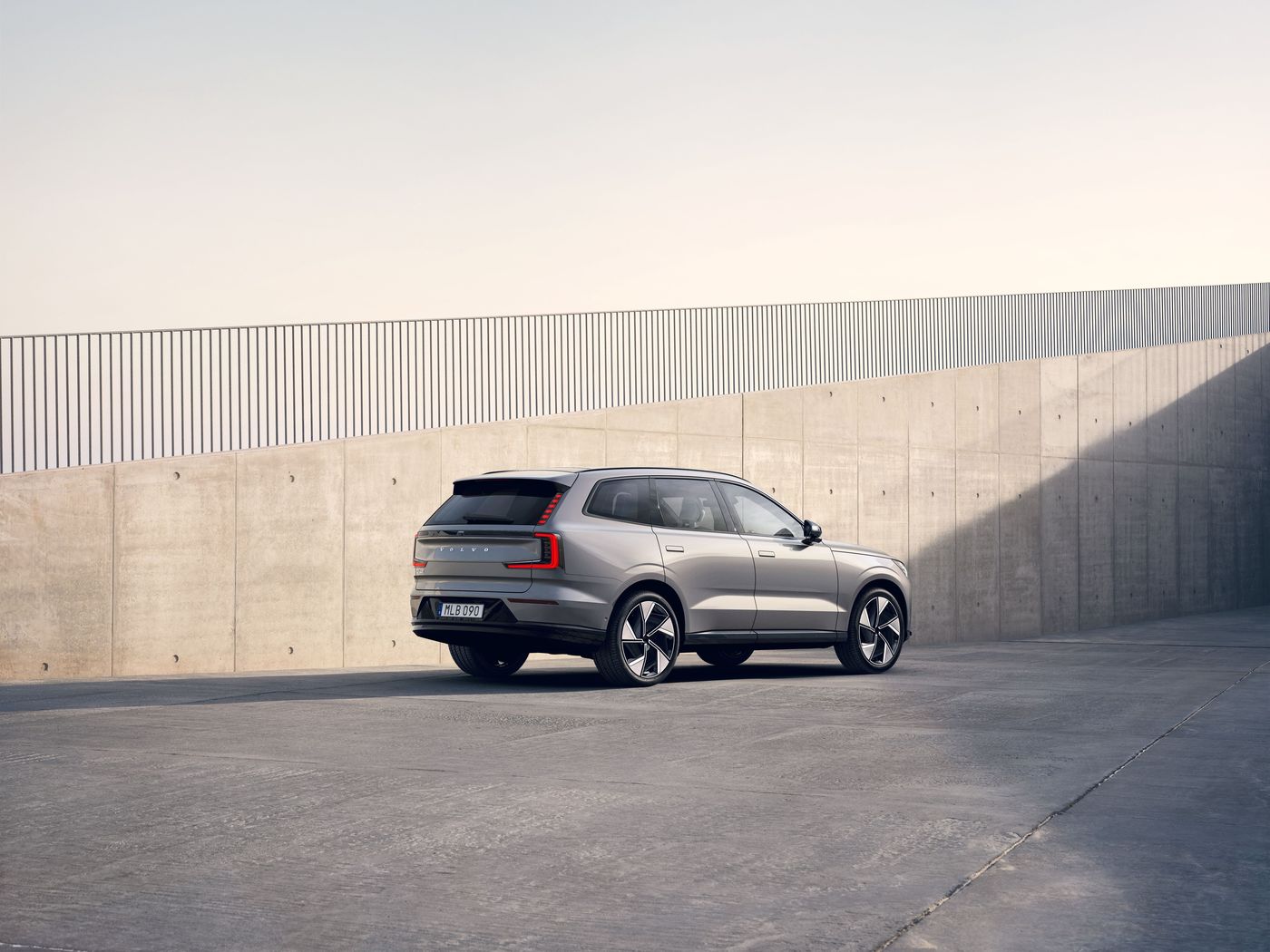 Volvo EX90, el nuevo SUV de siete plazas eléctrico de la marca sueca que se comercializará en 2023 tendrá hasta 517 CV y autonomía de 600 Km